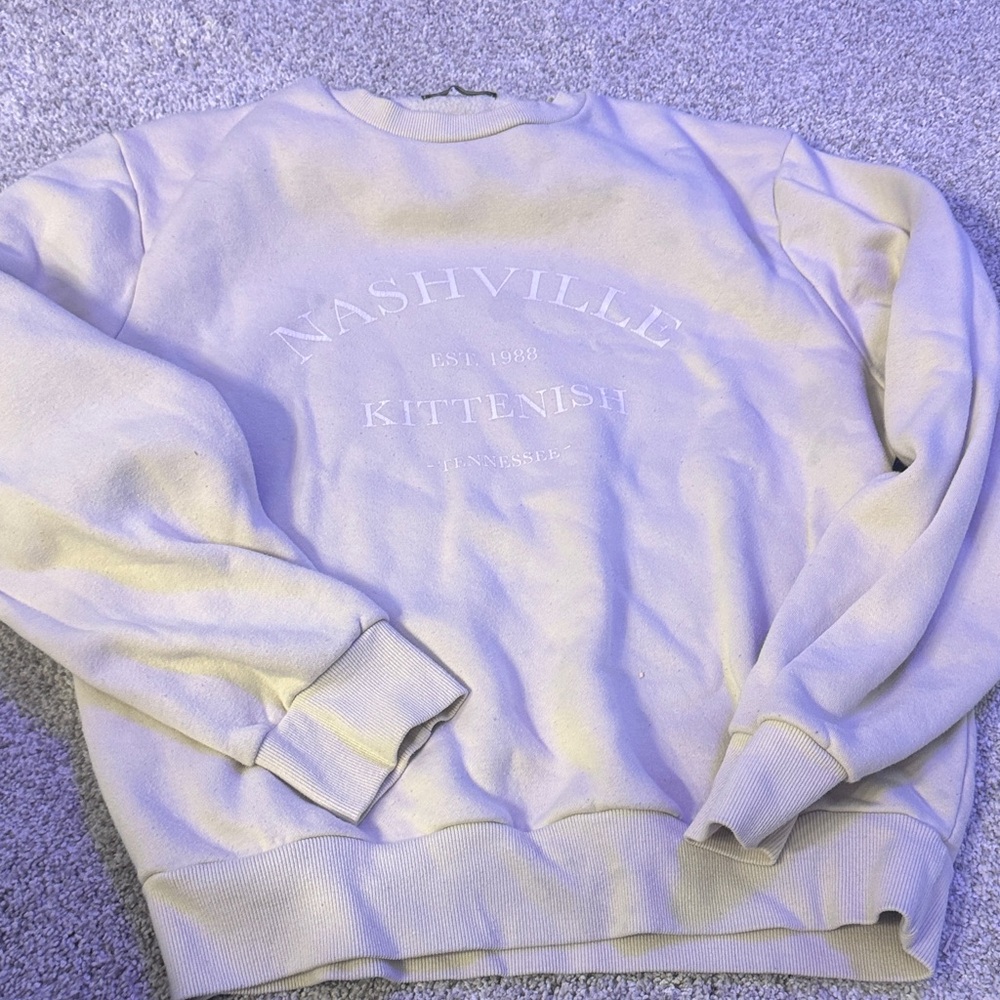 Kittenish Off-White Women's Crew Neck Sweater